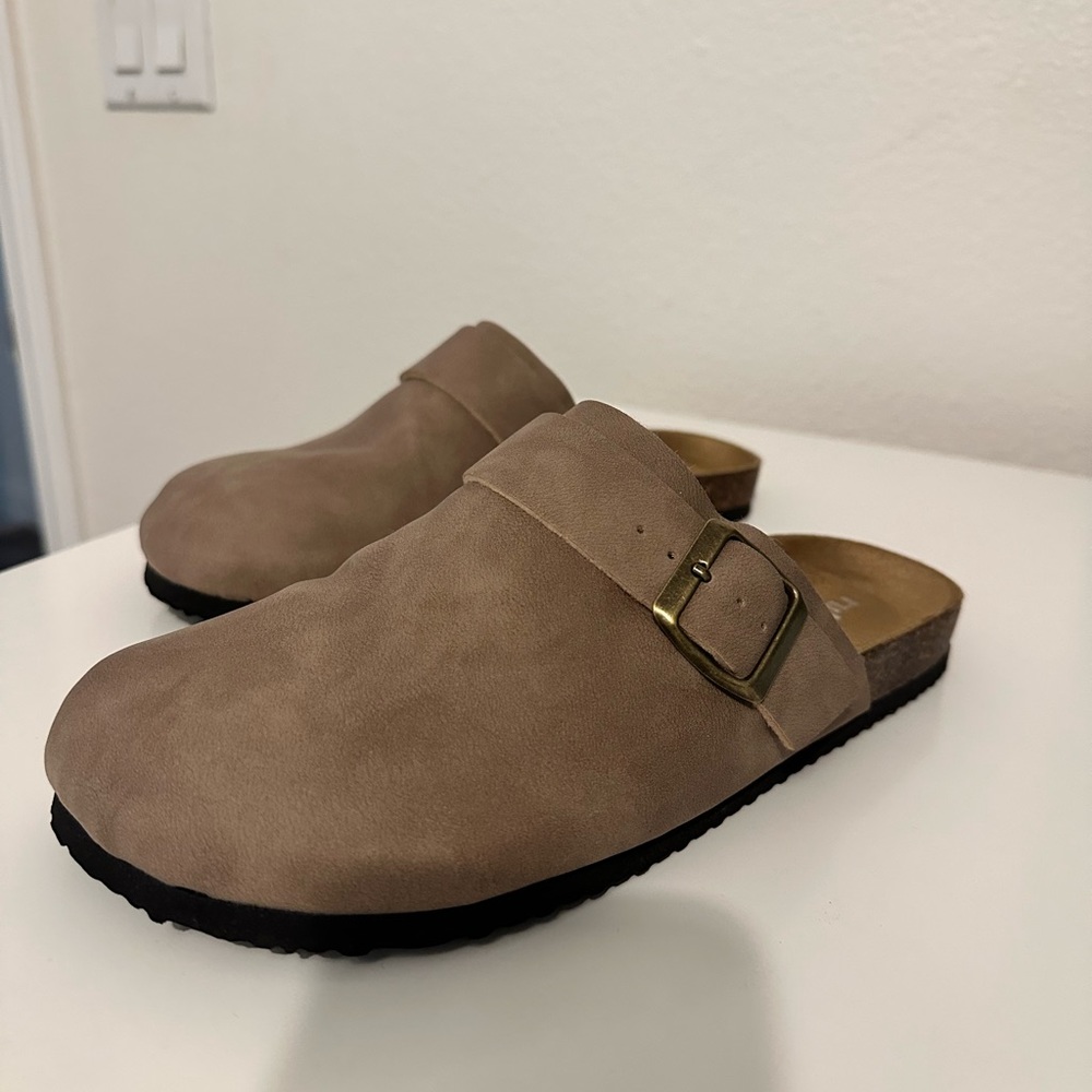 Buckle Mule - Picture 5 of 8